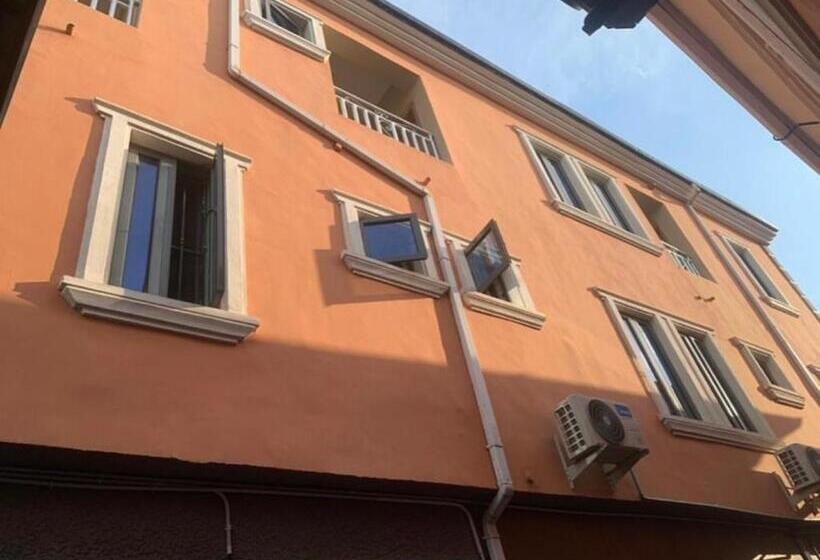 1759 Empire Lounge And Hotels