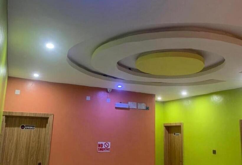 1759 Empire Lounge And Hotels