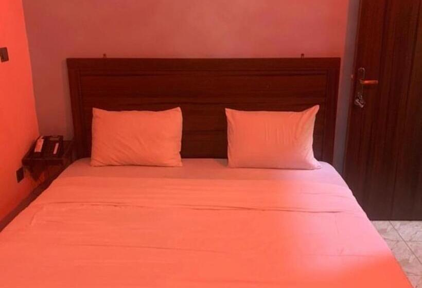 1759 Empire Lounge And Hotels