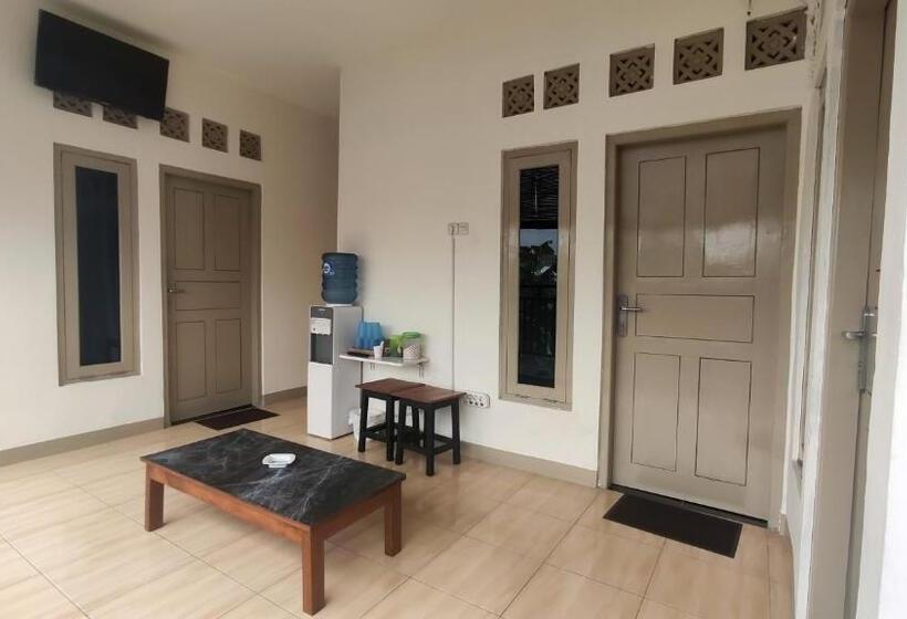 فندق صغير Anjuma Backpacker