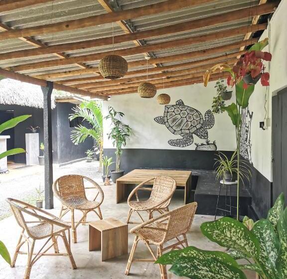 مبيت وإفطار Back Yard Madiha Restaurant And Rooms