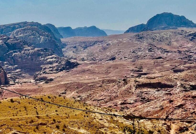 تختخواب و صبحانه Bedouin Experient House