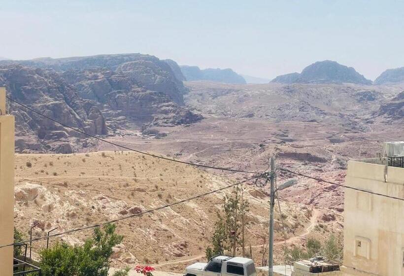 تختخواب و صبحانه Bedouin Experient House