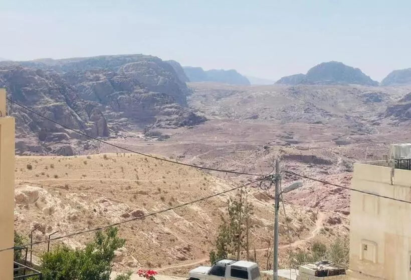 تختخواب و صبحانه Bedouin Experient House