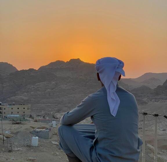 تختخواب و صبحانه Bedouin Experient House