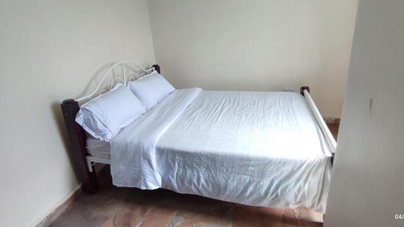 Hillbilly Bush Lodge