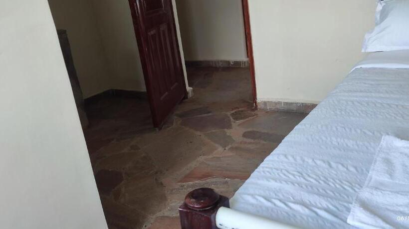 Hillbilly Bush Lodge