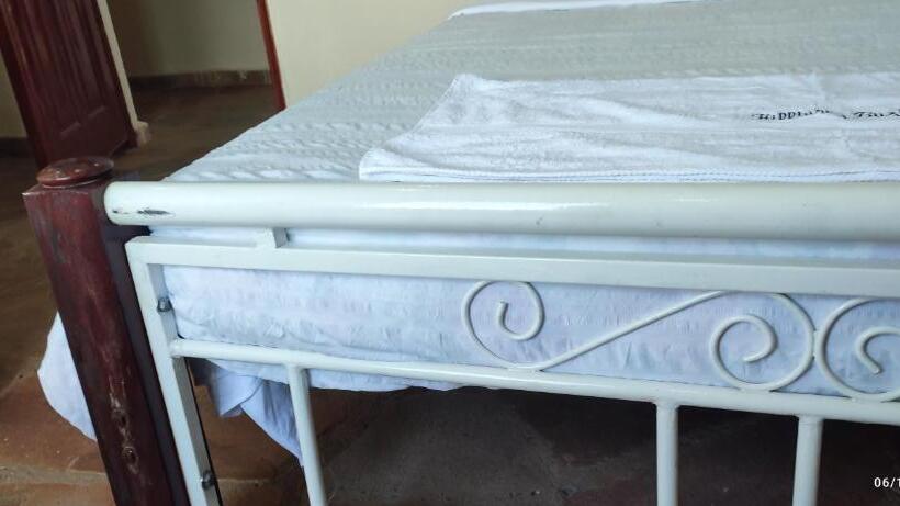 Hillbilly Bush Lodge