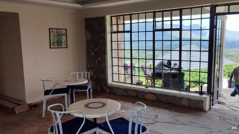 Hillbilly Bush Lodge