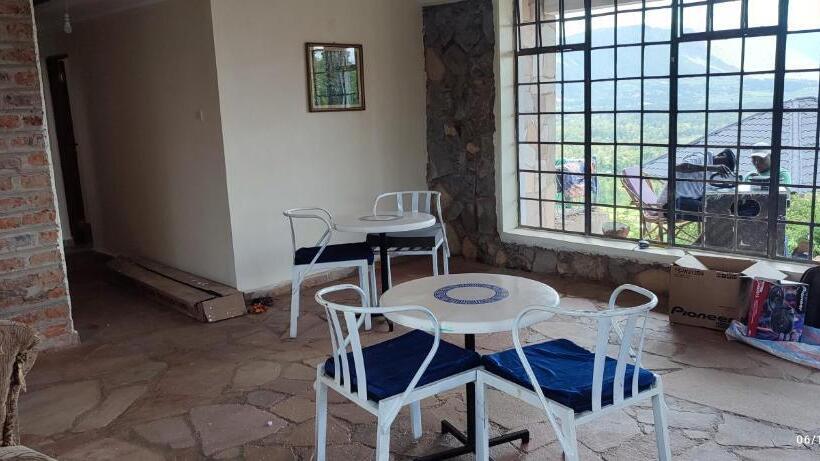 Hillbilly Bush Lodge