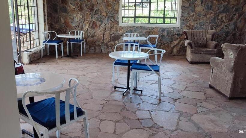 Hillbilly Bush Lodge