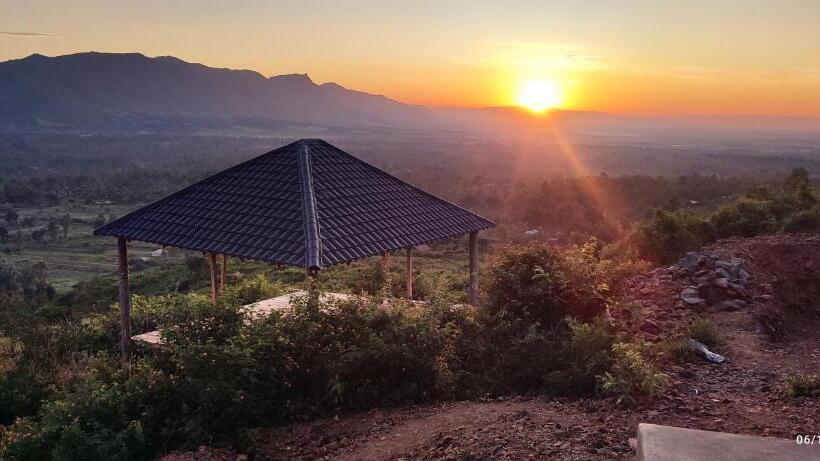 Hillbilly Bush Lodge