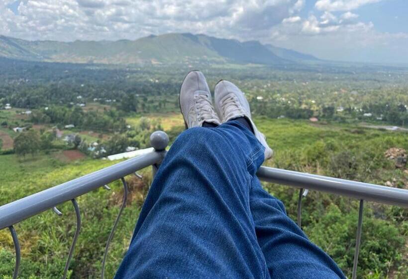 Hillbilly Bush Lodge