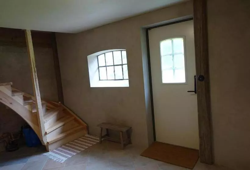 Hotelli Attic Apartment On Countryside