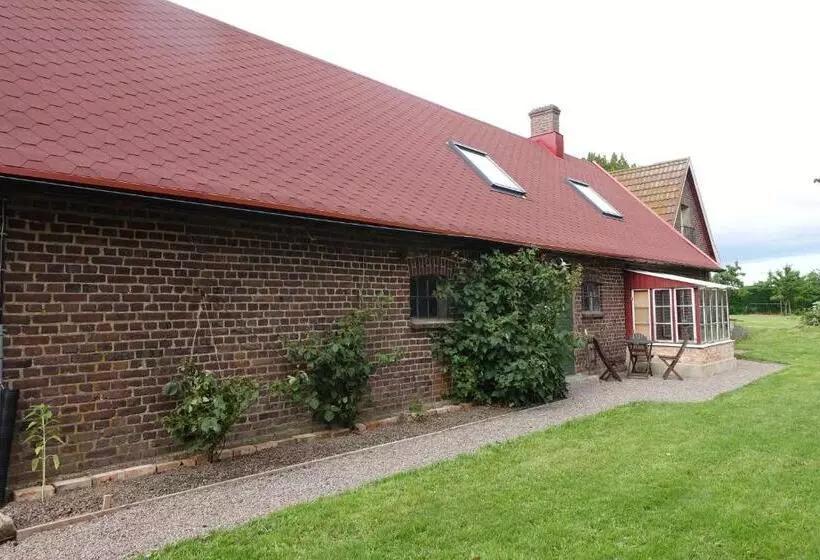Hotelli Attic Apartment On Countryside