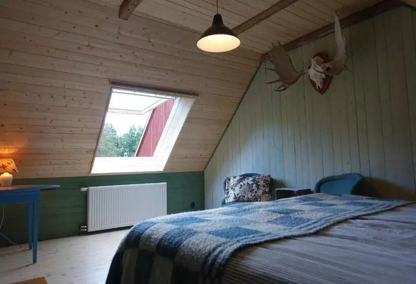 Hotelli Attic Apartment On Countryside