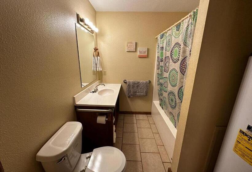 فندق Holly Park Marina