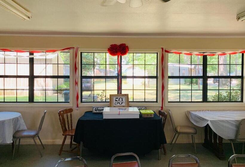 فندق Holly Park Marina