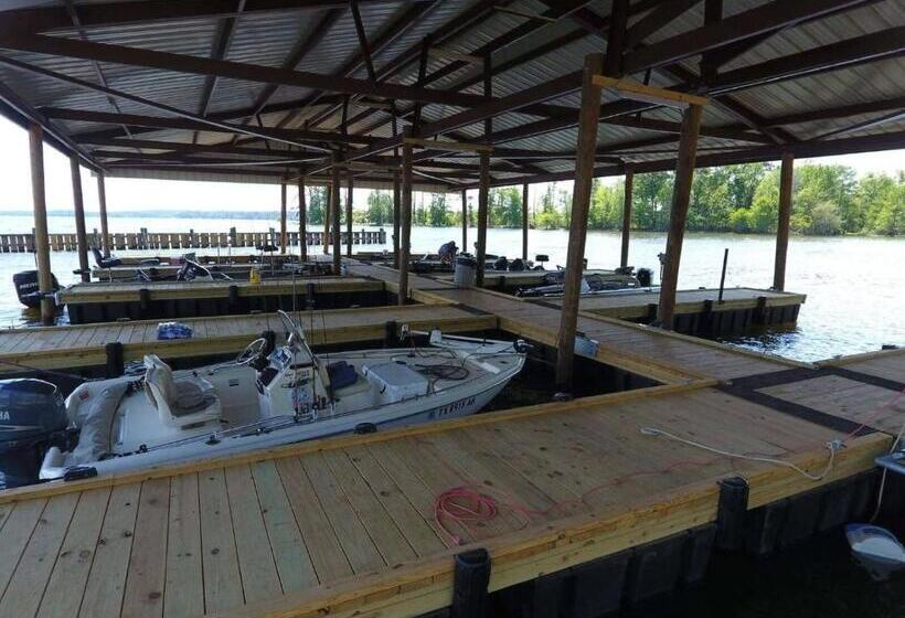 فندق Holly Park Marina