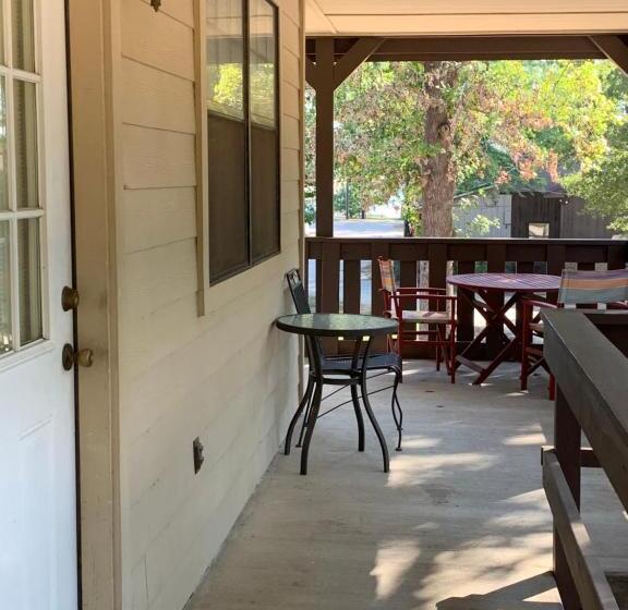 فندق Holly Park Marina