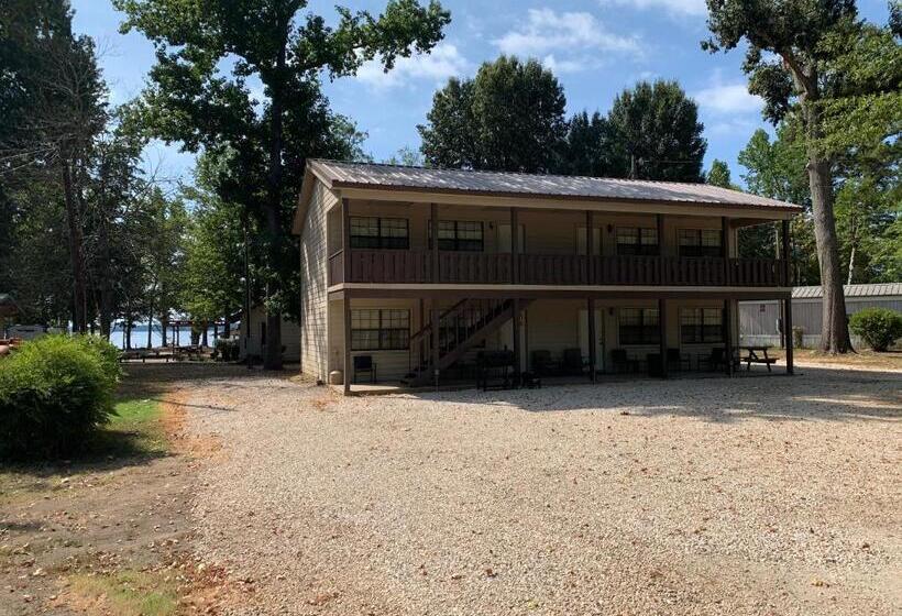 فندق Holly Park Marina