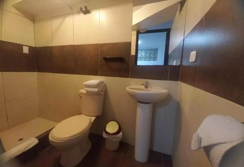 هتل Paqariq Inn