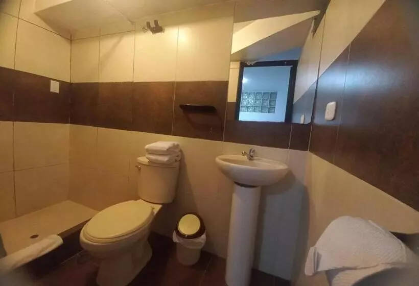 هتل Paqariq Inn