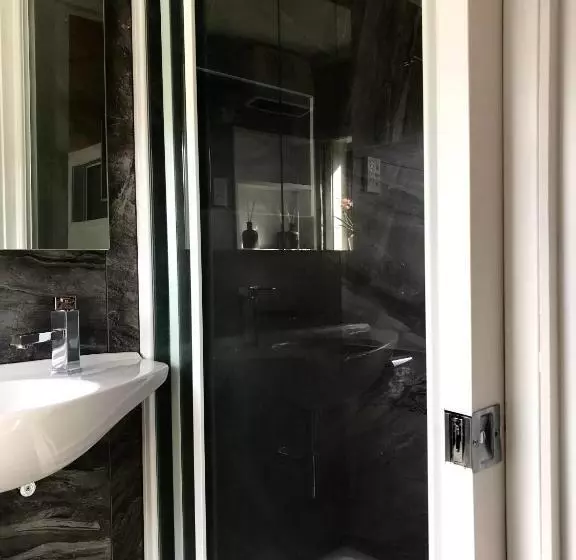 Majatalo Onehunga Garden Tinyhouse With Parking