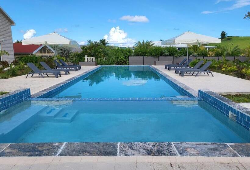 استراحتگاه Crawlbay Suites