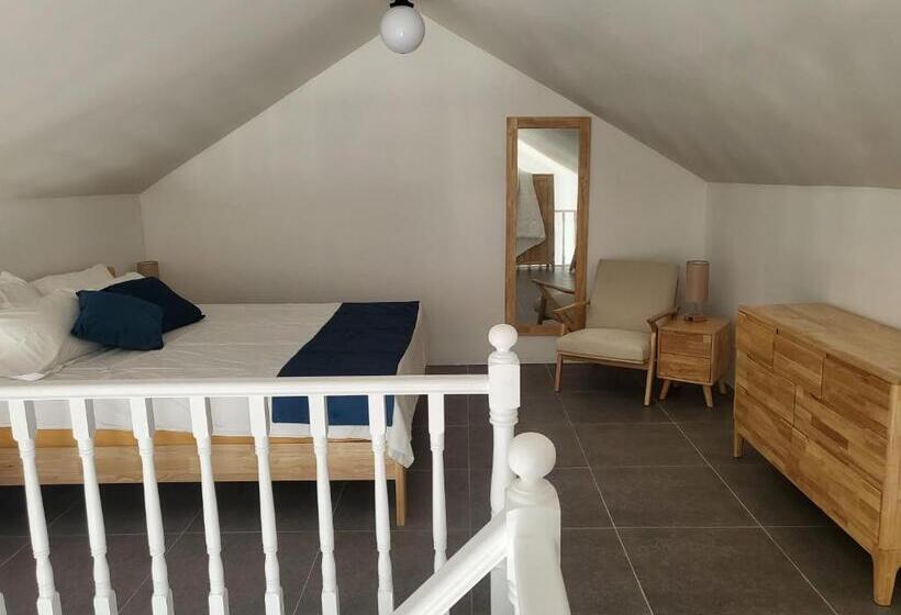 استراحتگاه Crawlbay Suites