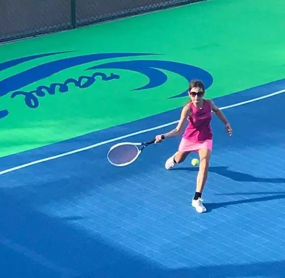 استراحتگاه Crawlbay Suites