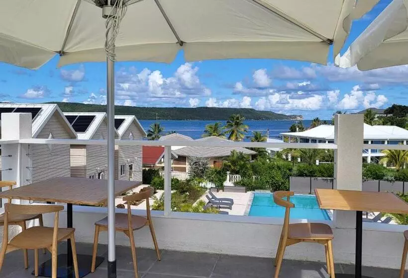 استراحتگاه Crawlbay Suites