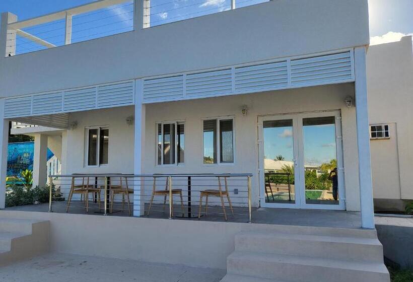 استراحتگاه Crawlbay Suites