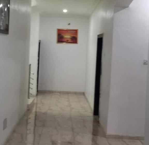 Tovia Hotel And Suites