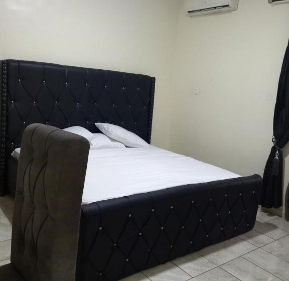 Tovia Hotel And Suites