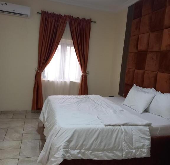 Tovia Hotel And Suites