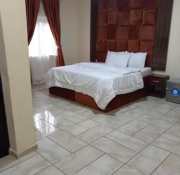 Tovia Hotel And Suites