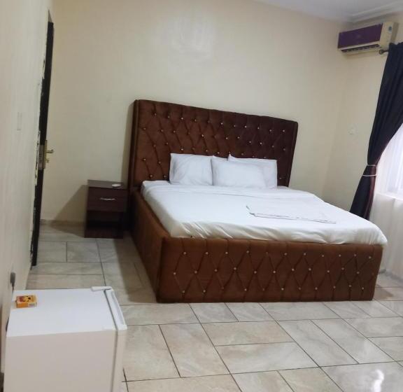 Tovia Hotel And Suites