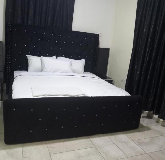 Tovia Hotel And Suites