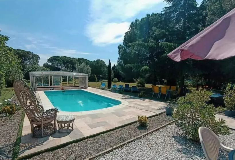 Aamiaismajoitus (B&B) Mas Des 2 Paons