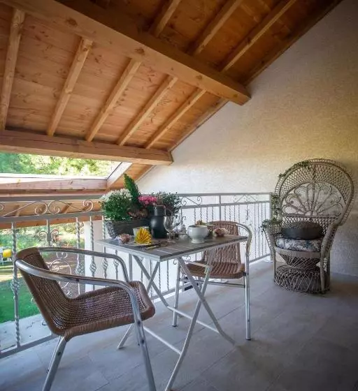 Aamiaismajoitus (B&B) Mas Des 2 Paons