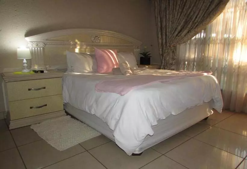 Aamiaismajoitus (B&B) Mokopane At Kioma Guest House