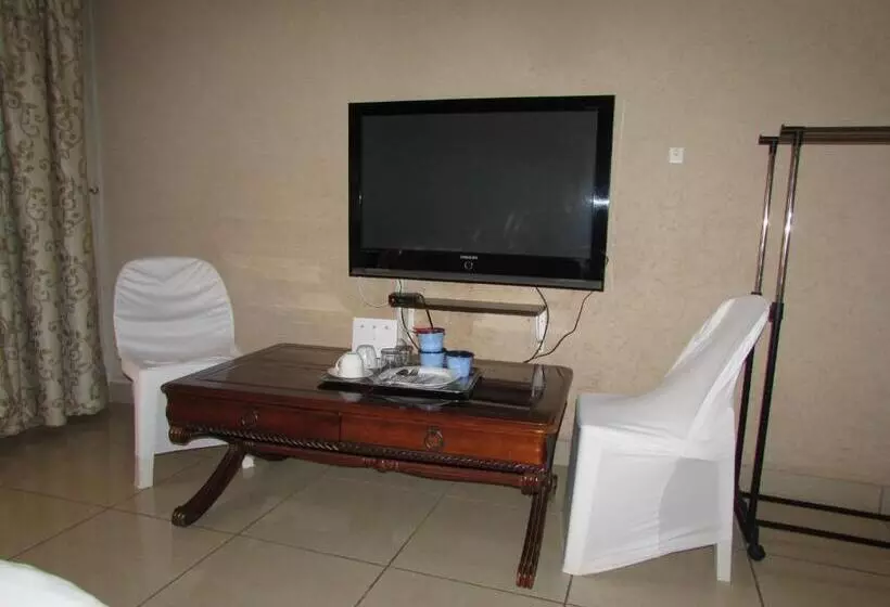 Aamiaismajoitus (B&B) Mokopane At Kioma Guest House