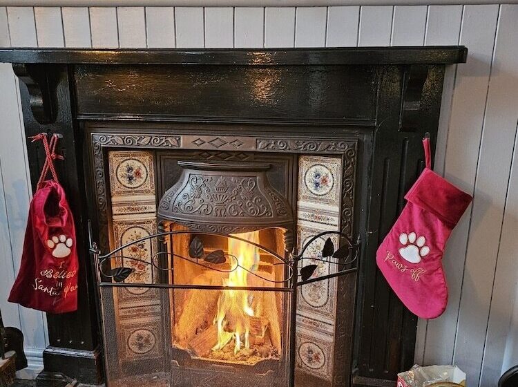 בית מלון כפרי Dog And Partridge Inn