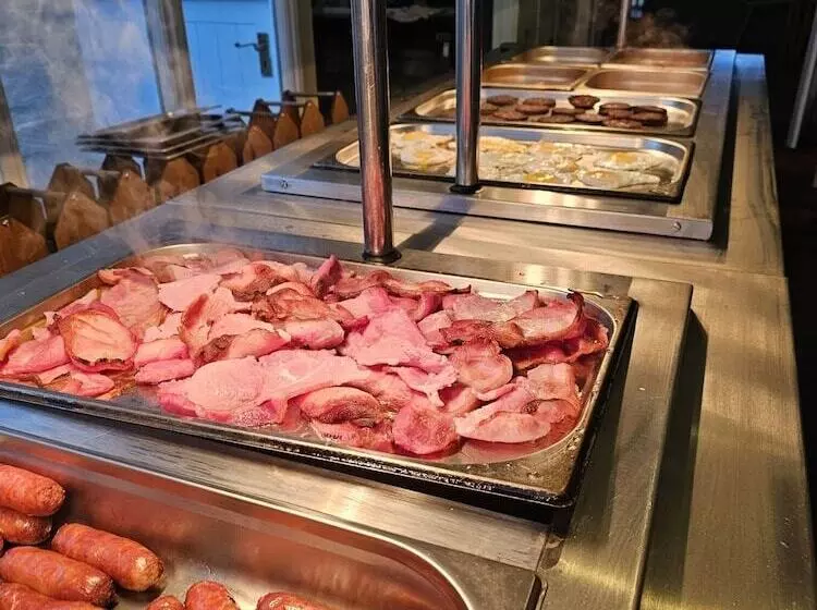 Hotelli Dog And Partridge Inn