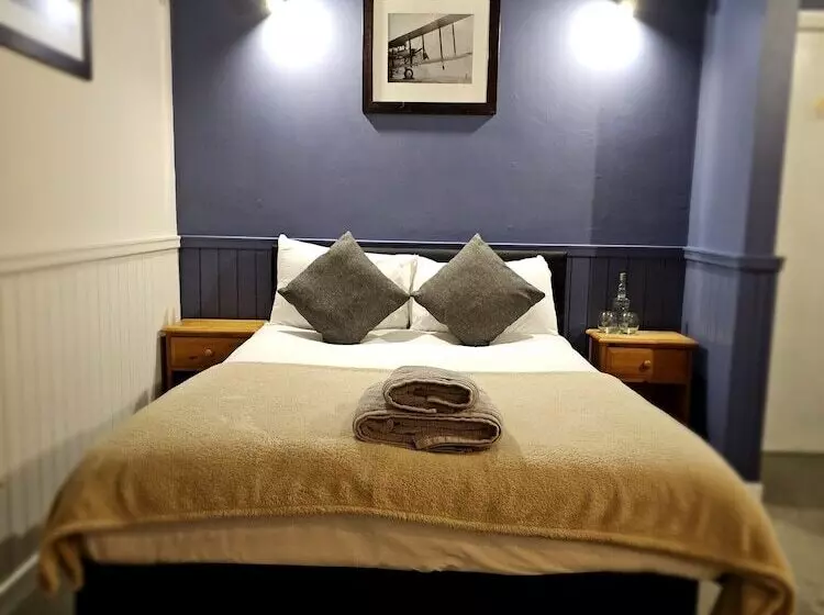 Hotelli Dog And Partridge Inn