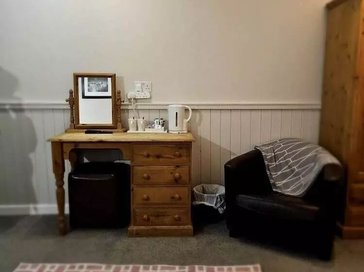 Hotelli Dog And Partridge Inn