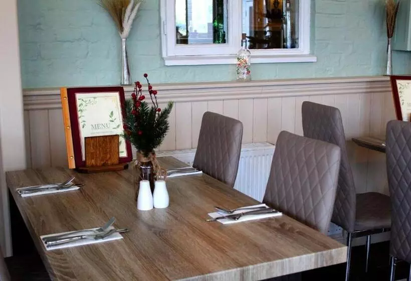 Hotelli Dog And Partridge Inn