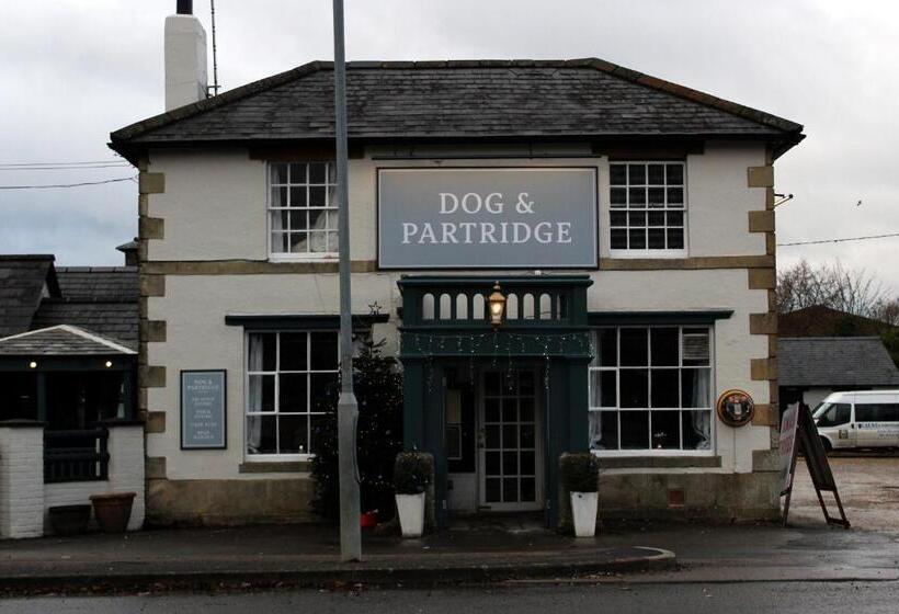 בית מלון כפרי Dog And Partridge Inn
