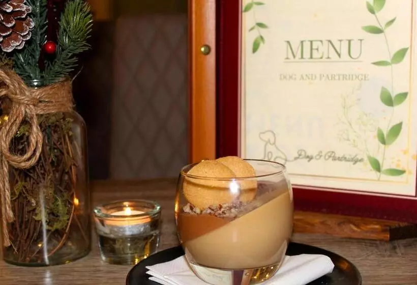 Hotelli Dog And Partridge Inn